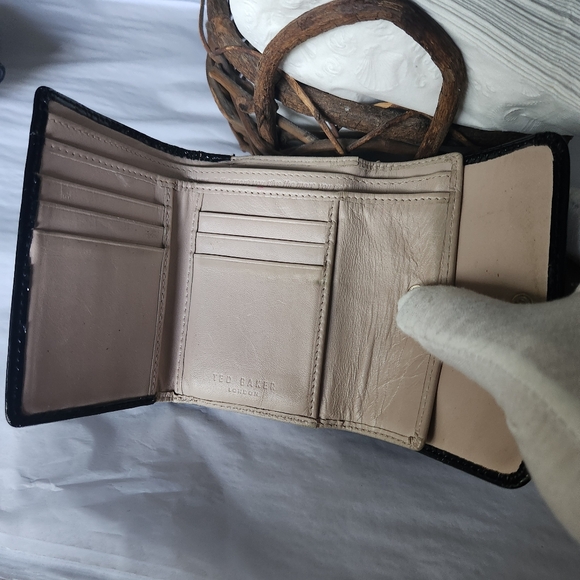 TED BAKER Black Patent Leather PINK Wallet Kisslock Hearts - Picture 8 of 14